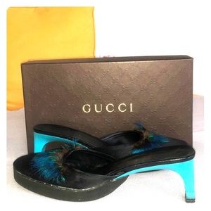 Suede Gucci heels with Indian peafowl feathers